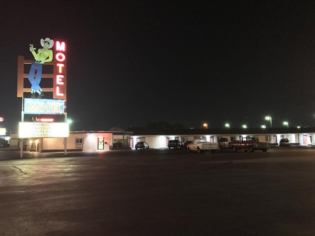 Western Holiday Motel วิชิต้า ภายนอก รูปภาพ