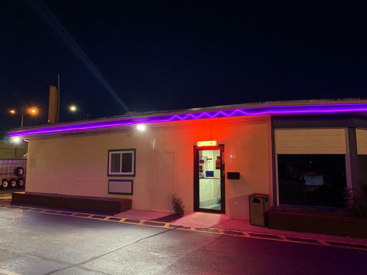Western Holiday Motel วิชิต้า ภายนอก รูปภาพ